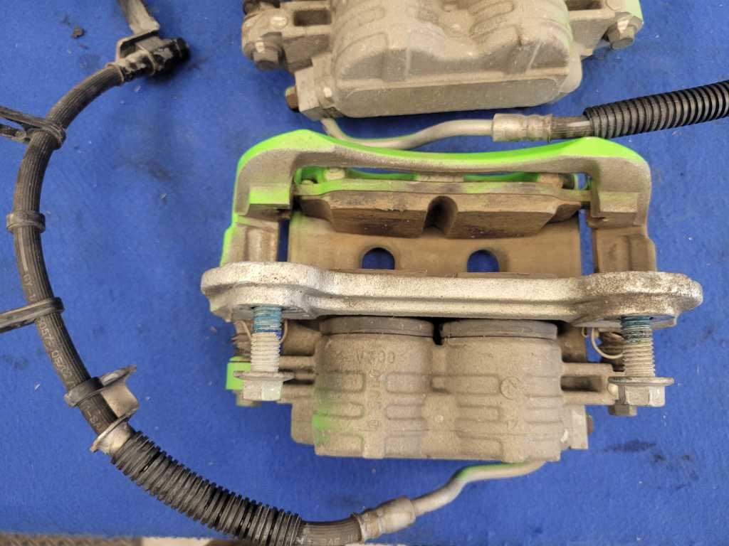 2011-2014 Ford Mustang GT Pair Front Brembo Brakes Calipers Pads Hoses 2633 - The Parts Farm