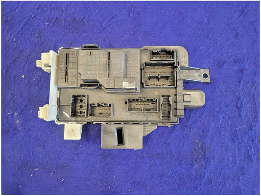 2011 Ford Mustang GT 5.0L S197 Body Control Module BCM Passenger Fuse Smart 2751