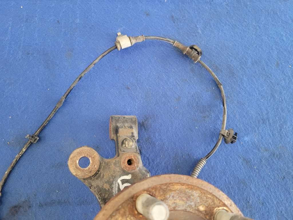 2015-2017 Ford Mustang GT S550 Passenger Front Spindle Knuckle Hub 2616 - The Parts Farm
