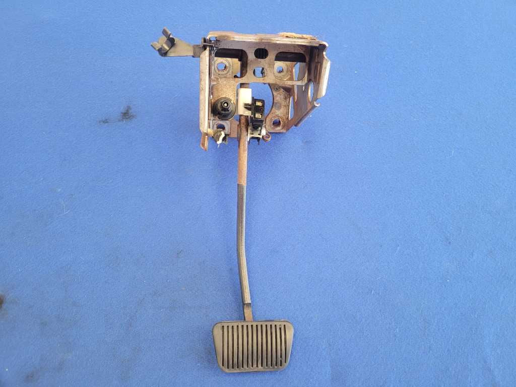 1994-1995 Ford Mustang GT 5.0L Brake Pedal Assembly Box Cage 2631 - The Parts Farm