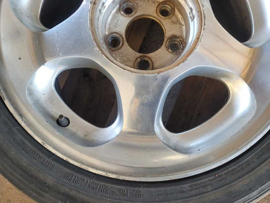 1994-1995 Ford Mustang Cobra One Wheel 17x8 5 Straight Spoke Scuffs Tire 2647