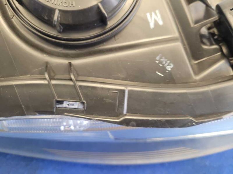 2011-2012 Nissan Leaf Driver Left Front Headlight Lamp *Broke Tabs* 1856 - The Parts Farm
