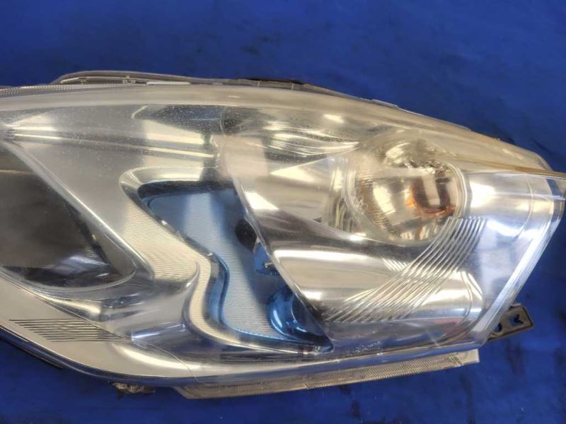 2011-2012 Nissan Leaf Driver Left Front Headlight Lamp *Broke Tabs* 1856 - The Parts Farm
