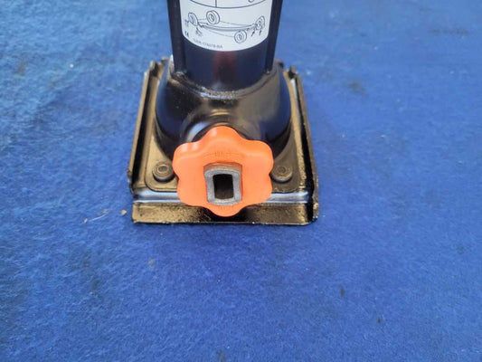2022 Ford F250SD Pickup Truck Emergency Scissor Jack Roadside 2581