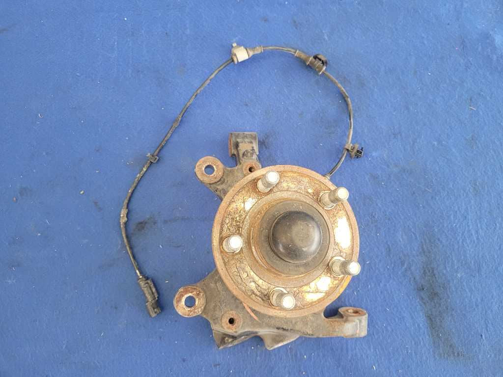 2015-2017 Ford Mustang GT S550 Passenger Front Spindle Knuckle Hub 2616 - The Parts Farm