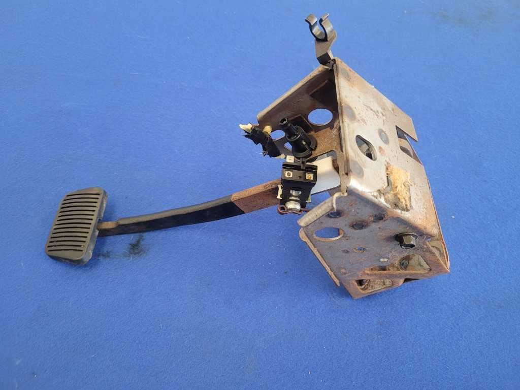 1994-1995 Ford Mustang GT 5.0L Brake Pedal Assembly Box Cage 2631 - The Parts Farm