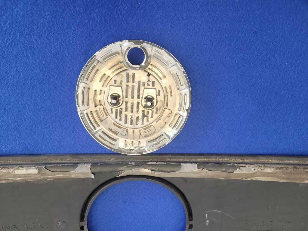 2008 Ford Mustang GT 4.6L Bullitt Rear Finish Panel Trunk Deck Lid Emblem 2645 - The Parts Farm