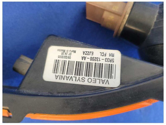 2005-2009 Ford Mustang GT Front Passenger Corner Turn Signal Lamp Light 2621