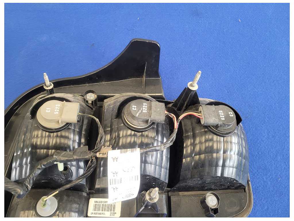 2005-2009 Ford Mustang GT GT500 Driver Left Taillight Rear Lamp Brake Light 2590 - The Parts Farm