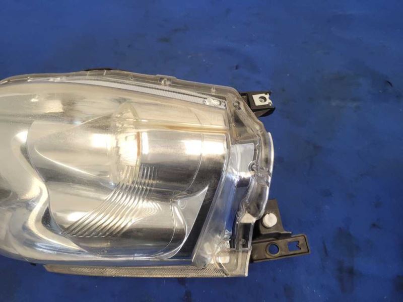 2011-2012 Nissan Leaf Driver Left Front Headlight Lamp *Broke Tabs* 1856 - The Parts Farm