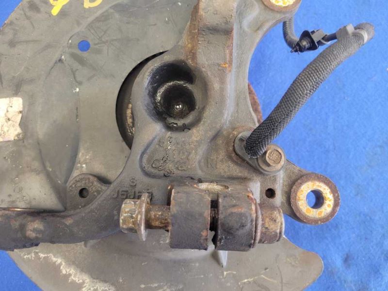 2005-2009 Ford Mustang GT 4.6L Passenger Front Spindle Knuckle Hub 2496 - The Parts Farm