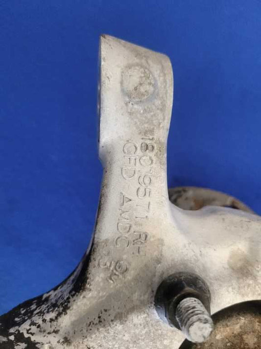 1996 Chevrolet Corvette Coupe Passenger Right Front Spindle Knuckle Hub 2550