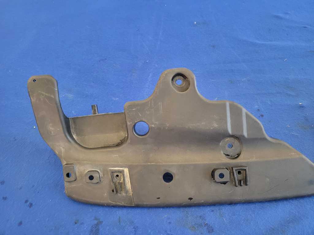 2013-2014 Ford Mustang GT Front Bumper Bracket Support Hold Plastic 2635 - The Parts Farm