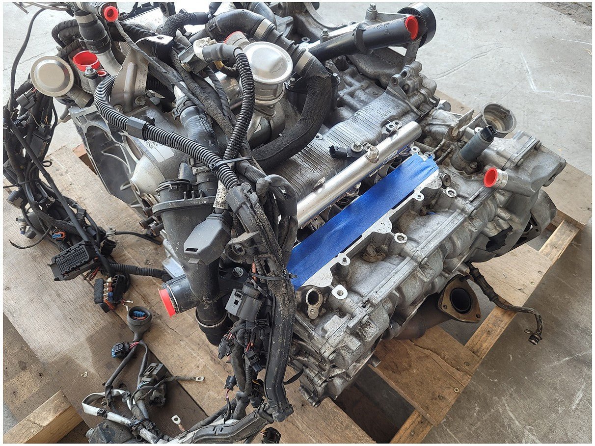 **Damaged 2017 Porsche 911 991 Engine Block Cylinder Heads **Damaged - The Parts Farm