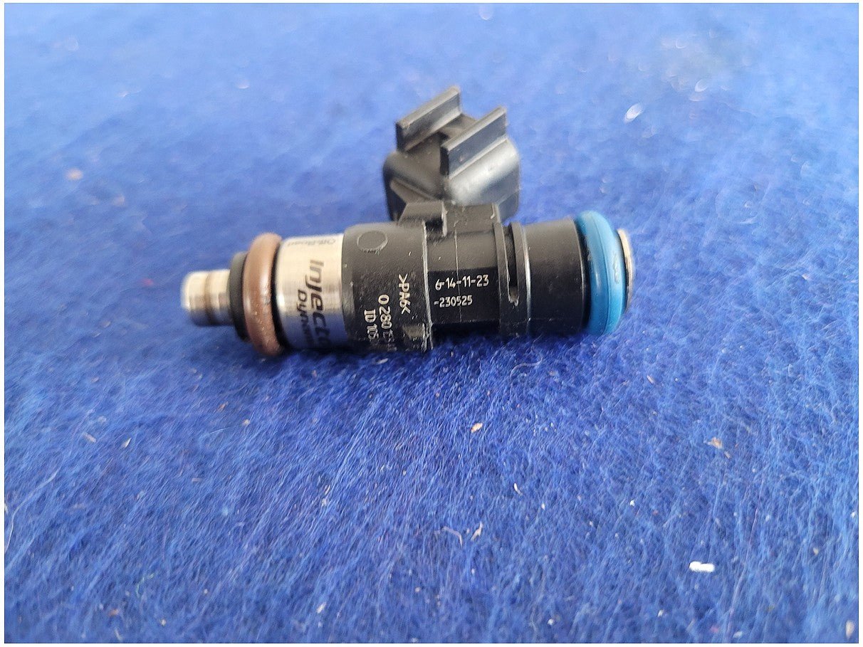 Set of 8 ID1050xds Injectors with Spacers 2012 Ford Mustang GT500 Fuel Gas 2812 - The Parts Farm